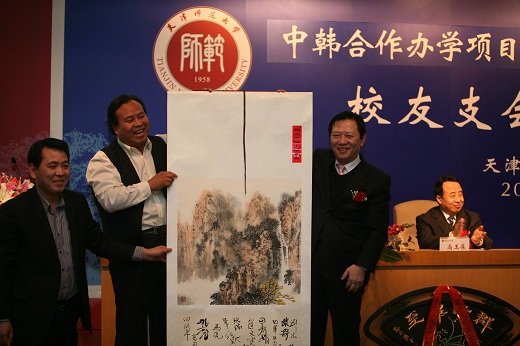 天津市教委主任靳润成